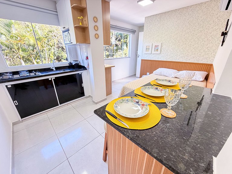 Apartamento em Canto Grande a apenas 90 metros da praia, no